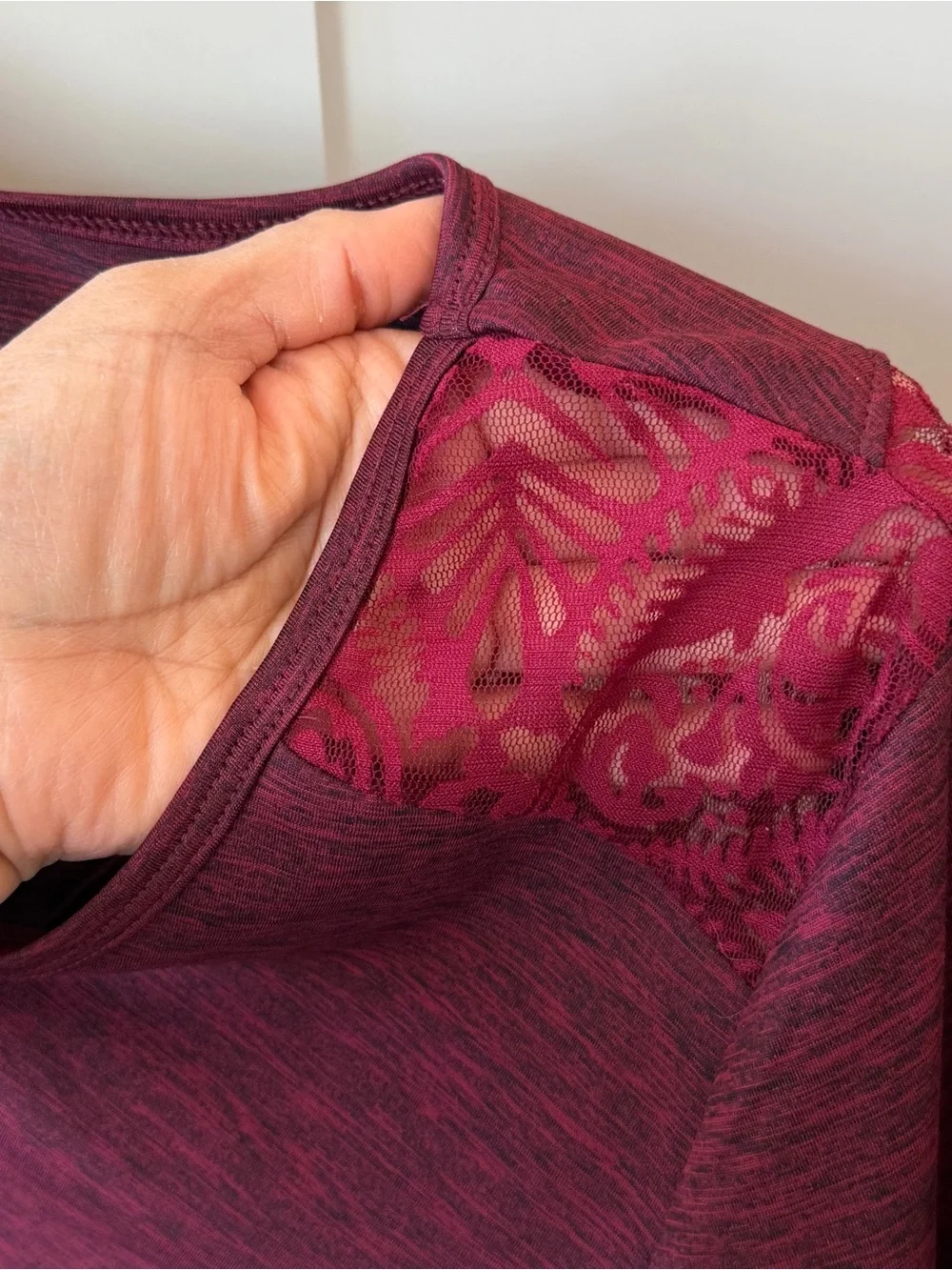 NWT Maurices In Motion Womens XL Burgundy Long Sleeve V-Neck Top Exercise Casual
